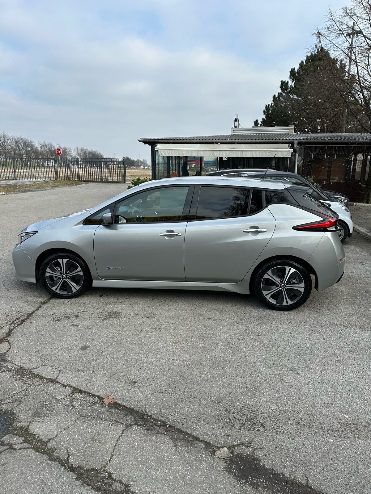 Nissan Leaf 40 kWh automatik, fotografija 14