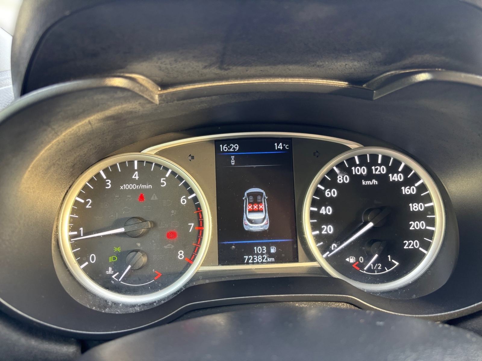 Nissan Micra 1.0 N-SPORT, fotografija 17