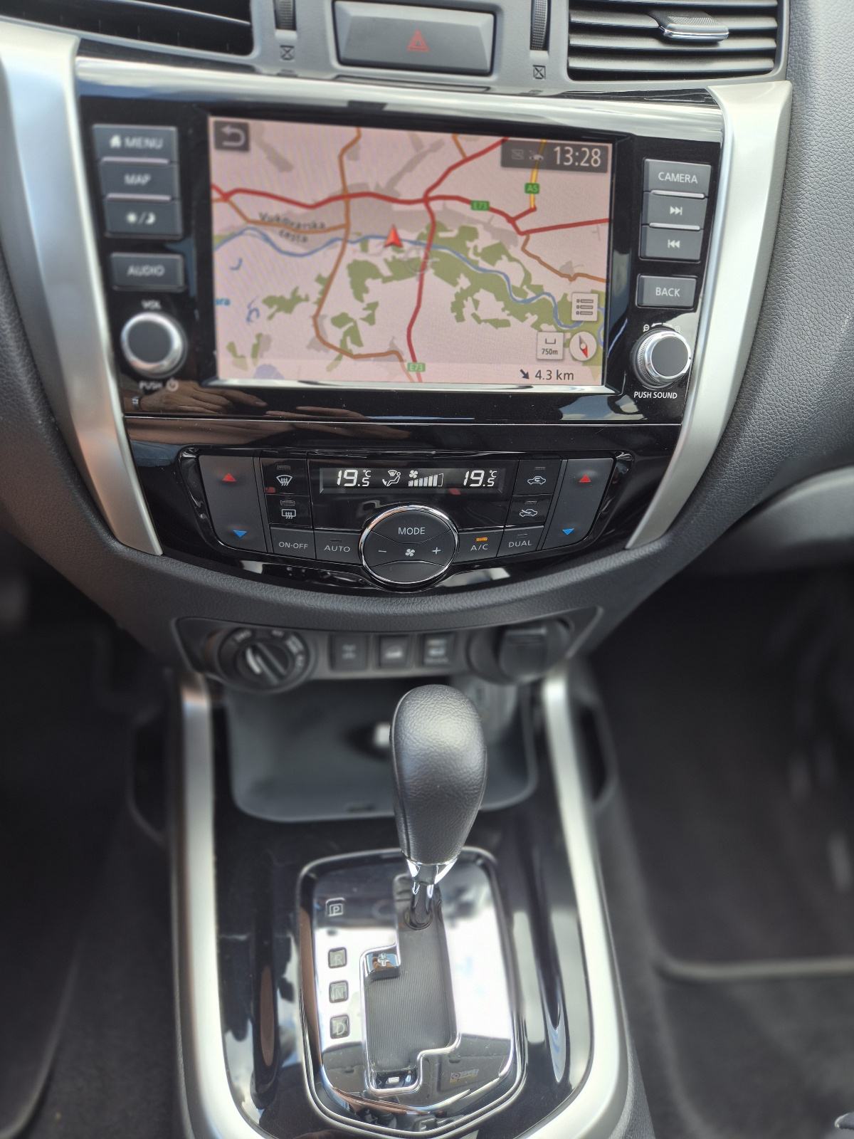 Nissan Navara 2.3 DCI automatik n-guard Double Cab 4x4 ***77000***KM, fotografija 12