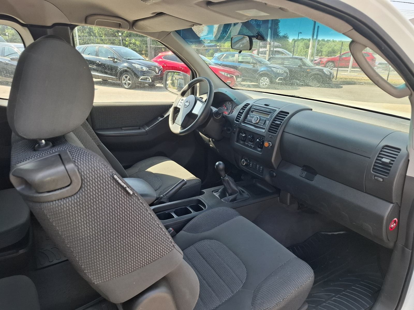 Nissan Navara 2.5 D N1 SA 4 SJEDALA 4X4-KLIMA-GRIJANJE SJEDALA, fotografija 13