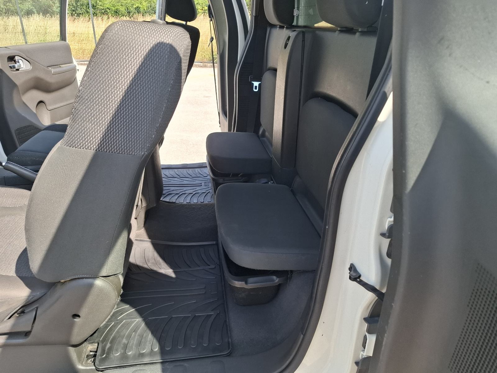 Nissan Navara 2.5 D N1 SA 4 SJEDALA 4X4-KLIMA-GRIJANJE SJEDALA, fotografija 11