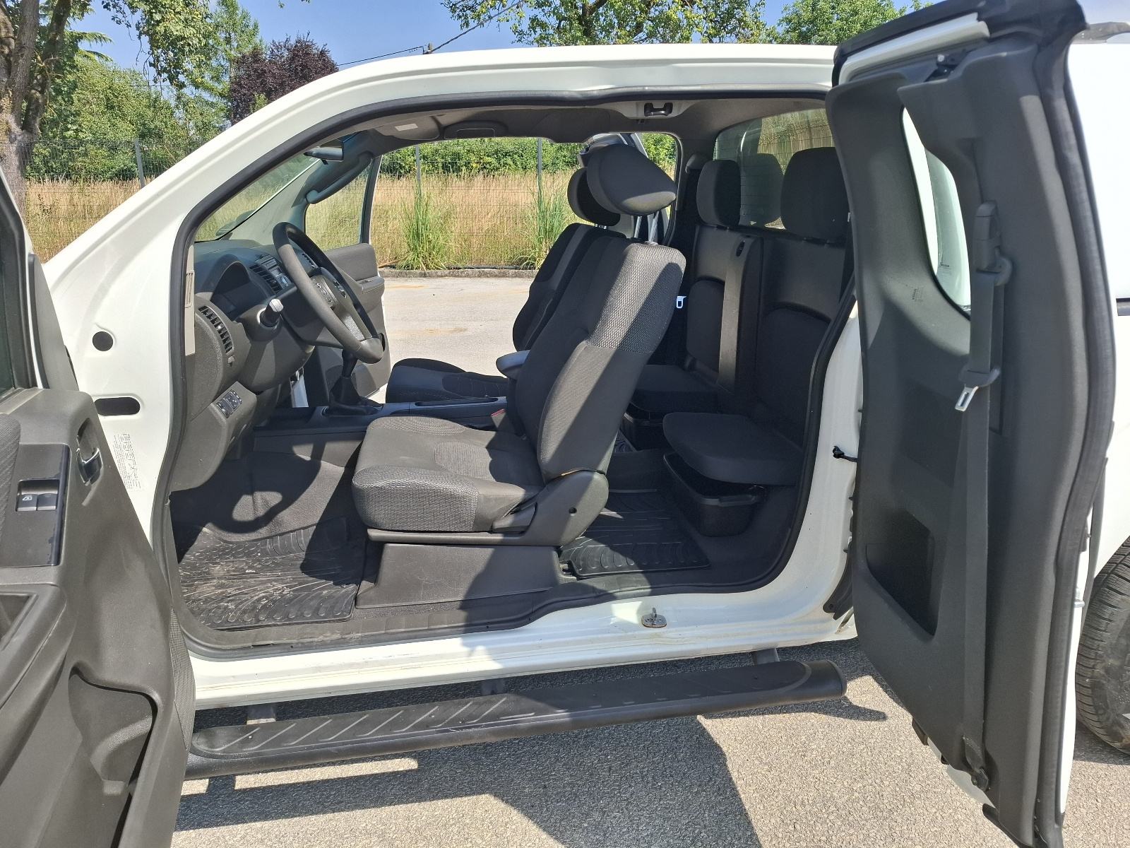 Nissan Navara 2.5 D N1 SA 4 SJEDALA 4X4-KLIMA-GRIJANJE SJEDALA, fotografija 9