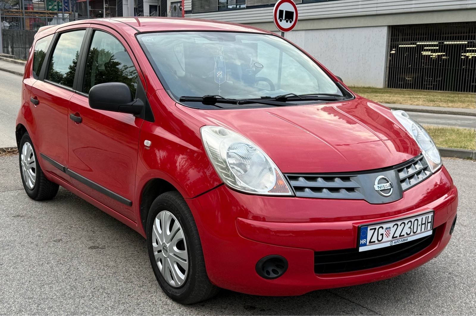 NISSAN NOTE 1.4 i•HR.AUTO•KLIMA•REGISTRIRAN•ODLIČAN, pogled izvana - slika 5