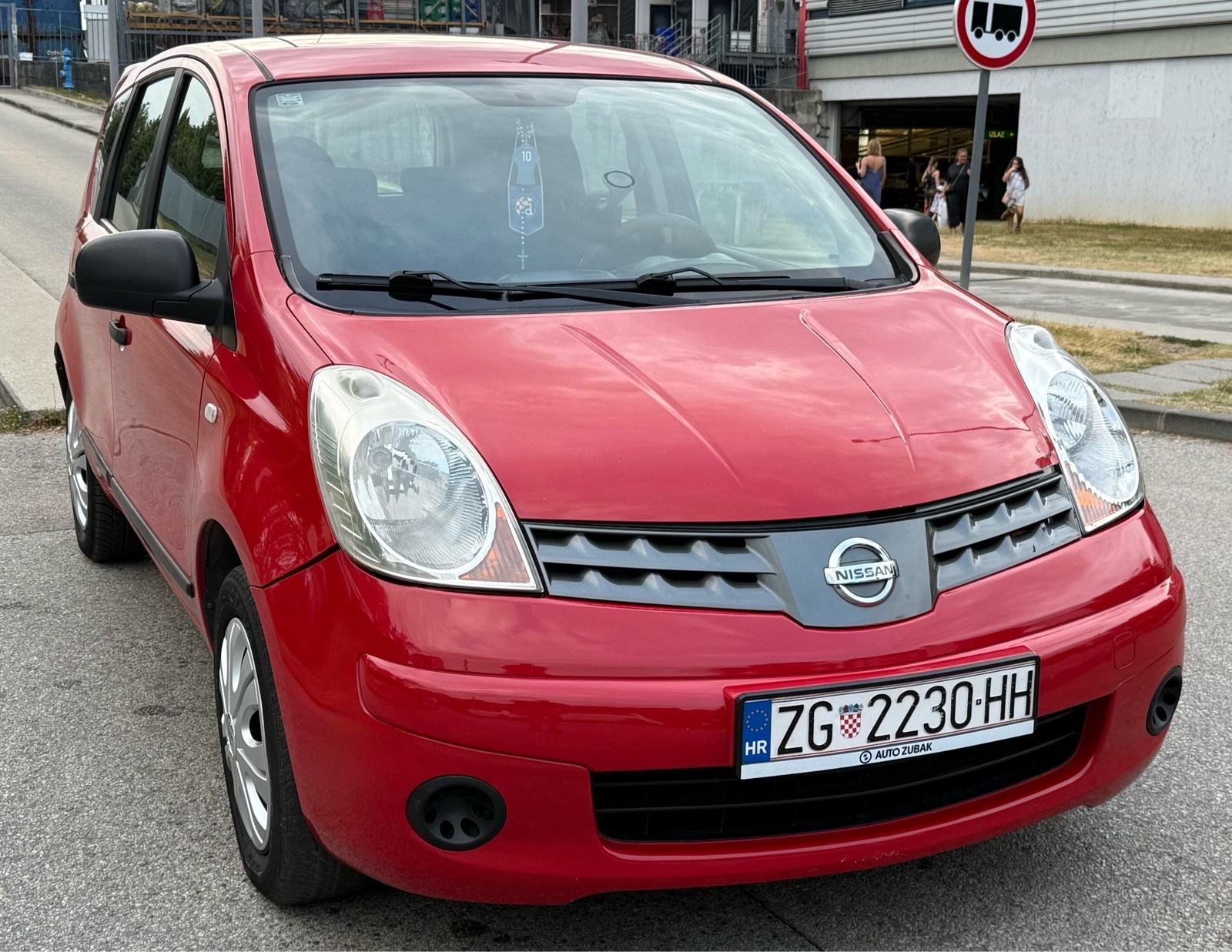 NISSAN NOTE 1.4 i•HR.AUTO•KLIMA•REGISTRIRAN•ODLIČAN, pogled izvana - slika 4