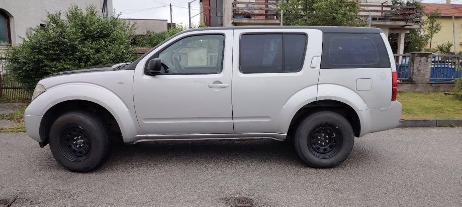 Nissan Pathfinder 2,5 dCi XE, fotografija 19