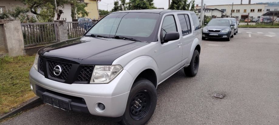 Nissan Pathfinder 2,5 dCi XE, fotografija 3