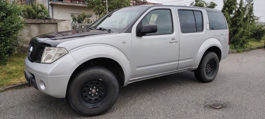 Nissan Pathfinder 2,5 dCi XE, fotografija 17