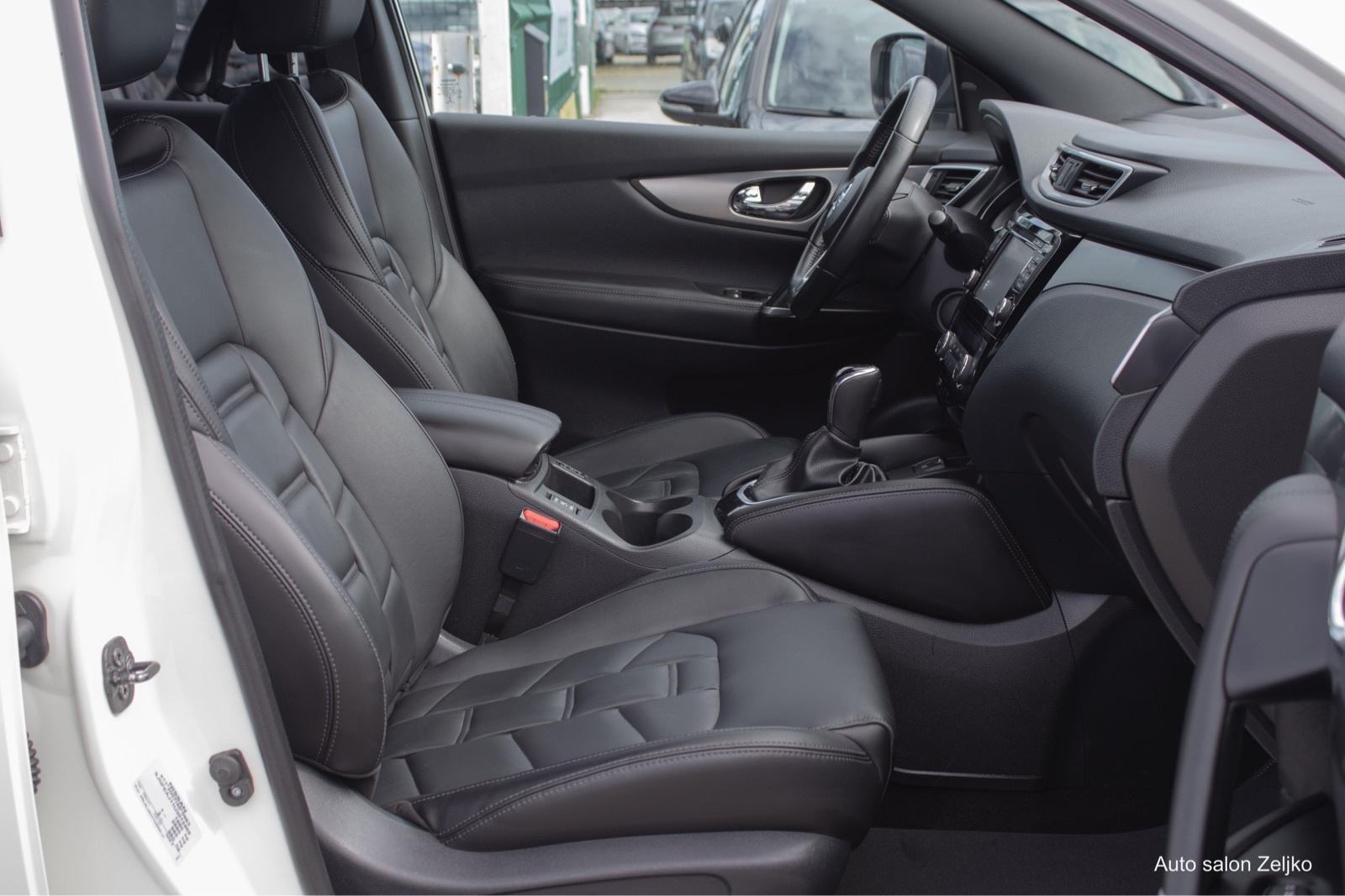 Nissan Qashqai 1,2••AUTOMATIK•PANORAMA••FULL LED••MEMORIJA•••TEKNA+•, fotografija 11