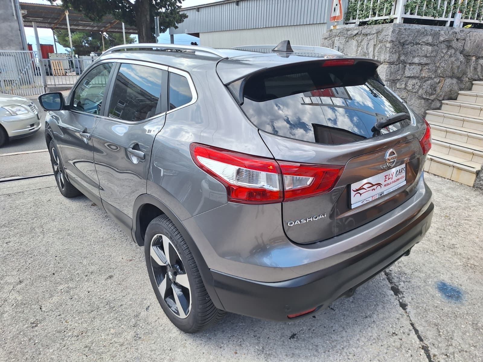 Nissan Qashqai 1,2 DIG-T automatik(PANORAMA/ALKANTARA/PARKING KAMERA, fotografija 4