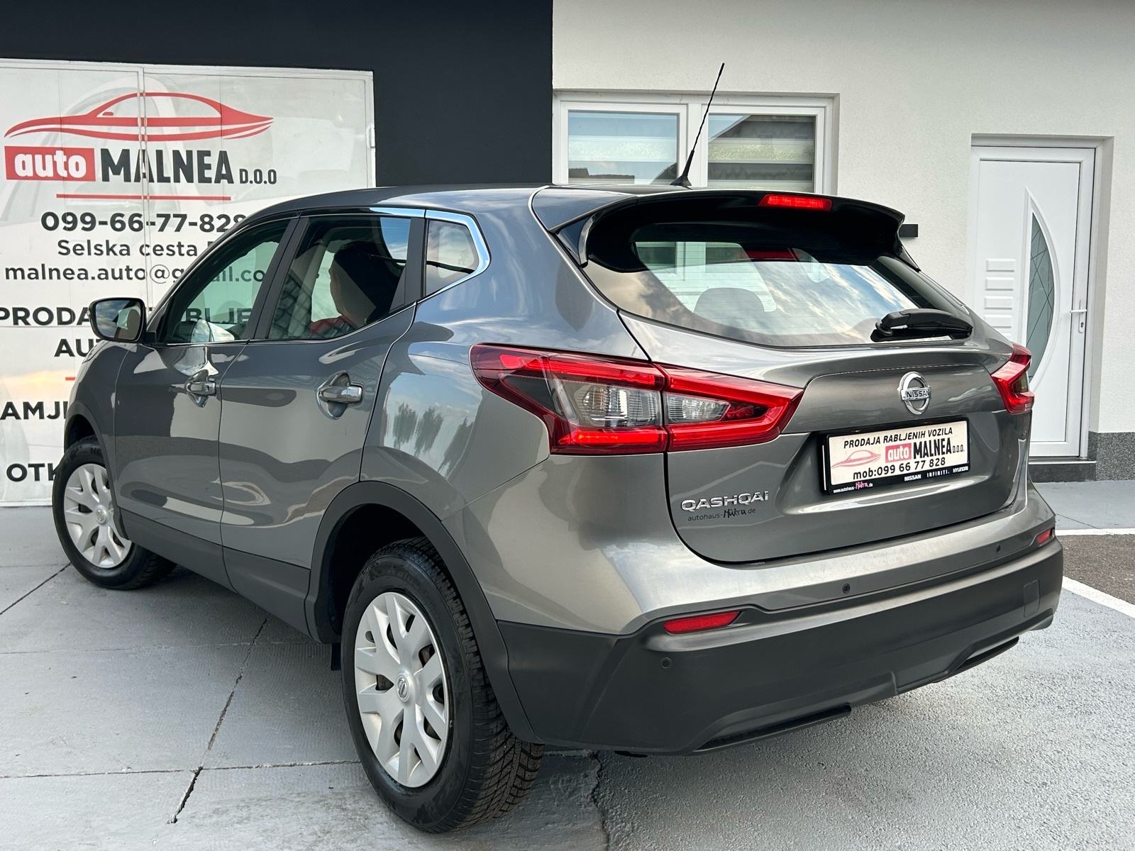 Nissan Qashqai 1,2 DIG-T 2017G. NOVI MODEL 122tkm TOP STANJE, fotografija 8