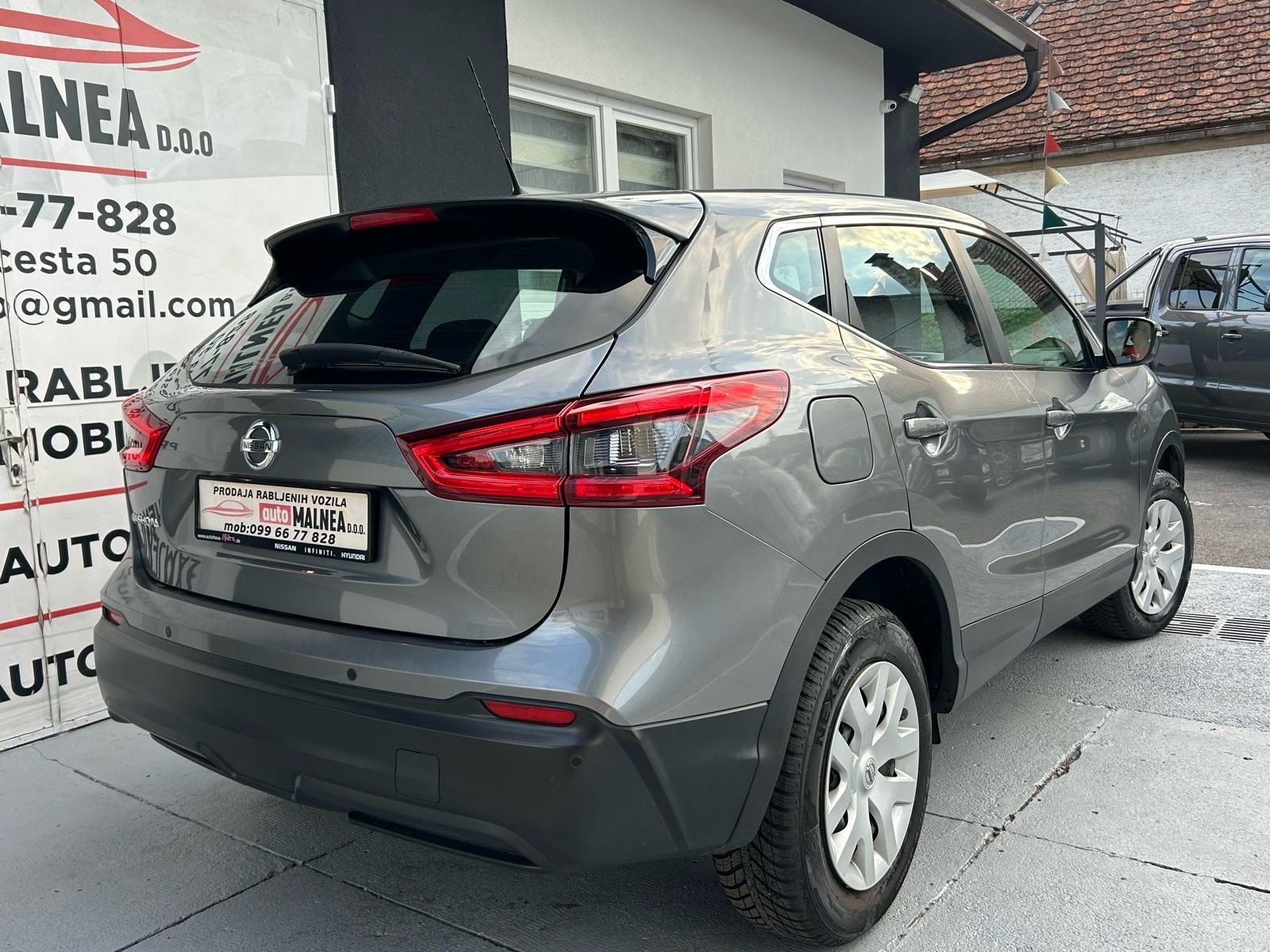 Nissan Qashqai 1,2 DIG-T 2017G. NOVI MODEL 122tkm TOP STANJE, fotografija 11