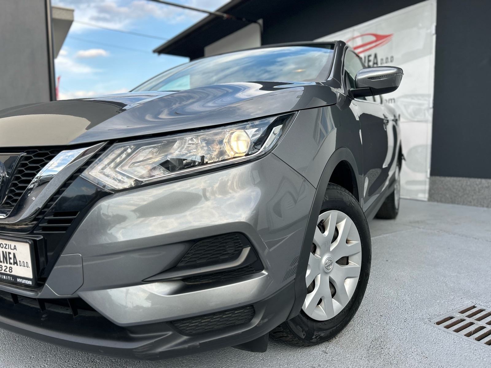 Nissan Qashqai 1,2 DIG-T 2017G. NOVI MODEL 122tkm TOP STANJE, fotografija 4
