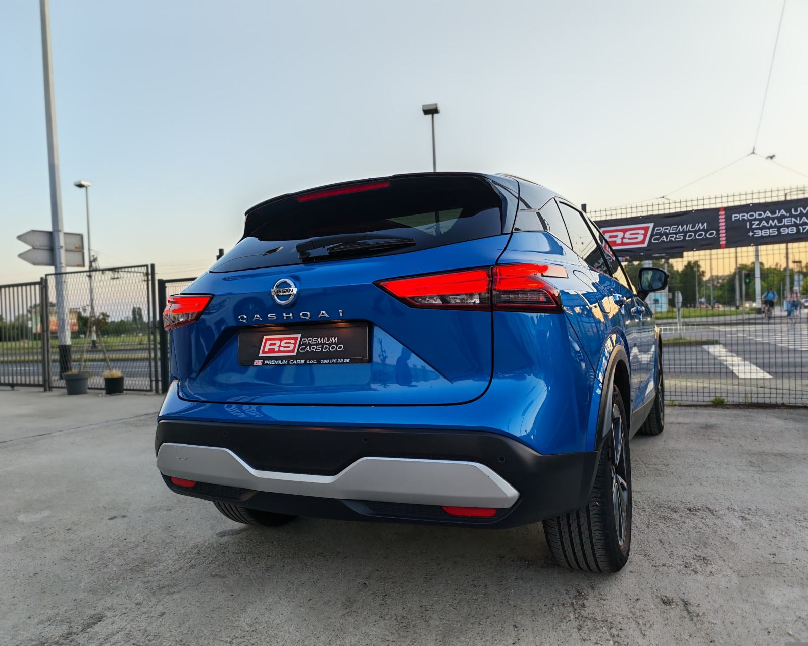 NISSAN QASHQAI 1.3 140KS, PANO, HEADUP, ALU19, 360°CAM, JAMSTVO 12/24M, fotografija 11