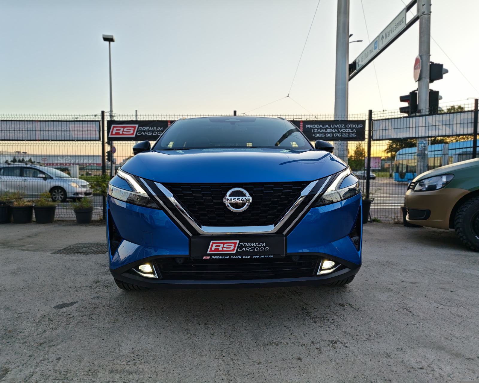 NISSAN QASHQAI 1.3 140KS, PANO, HEADUP, ALU19, 360°CAM, JAMSTVO 12/24M, fotografija 4