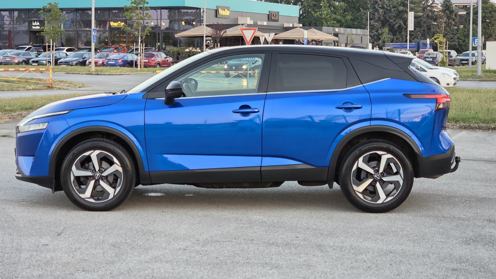 Nissan Qashqai 1.3 HIBRID 57 TKM SERVISNA LED NAVI KAMERA 360 XENON, fotografija 4