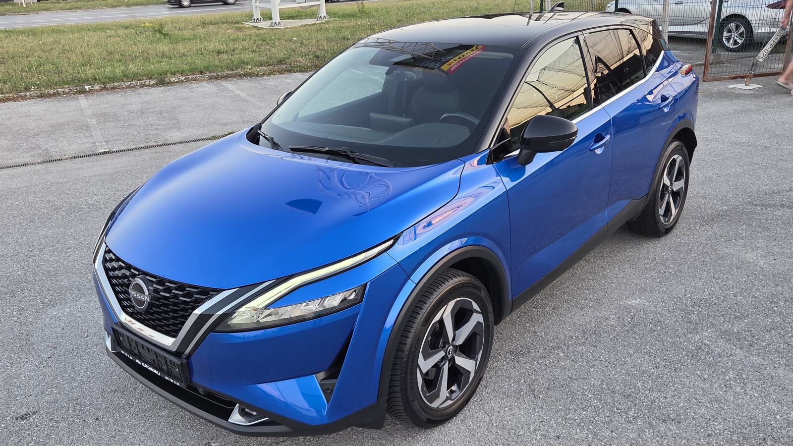 Nissan Qashqai 1.3 HIBRID 57 TKM SERVISNA LED NAVI KAMERA 360 XENON, fotografija 13