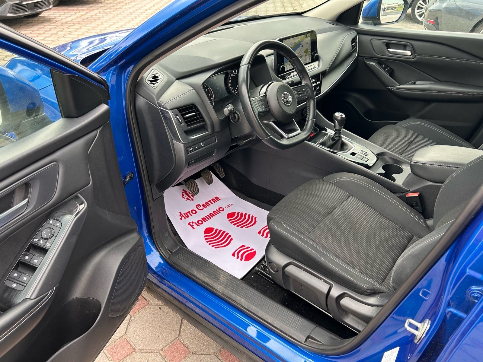 Nissan Qashqai 1,3 DIG-T 2021.,reg:4.5.2027.,SERVISNA, GRIJ SJED, TOP, fotografija 11