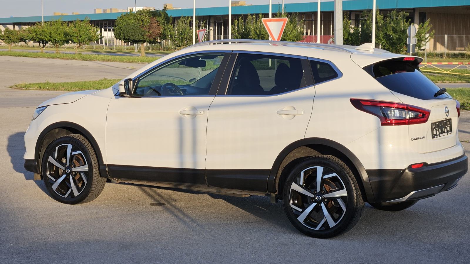 Nissan Qashqai 1,2 DIG-T**TEKNA PLUS 78 TKM XENON NAVI KAM.PANORAMA*, fotografija 4