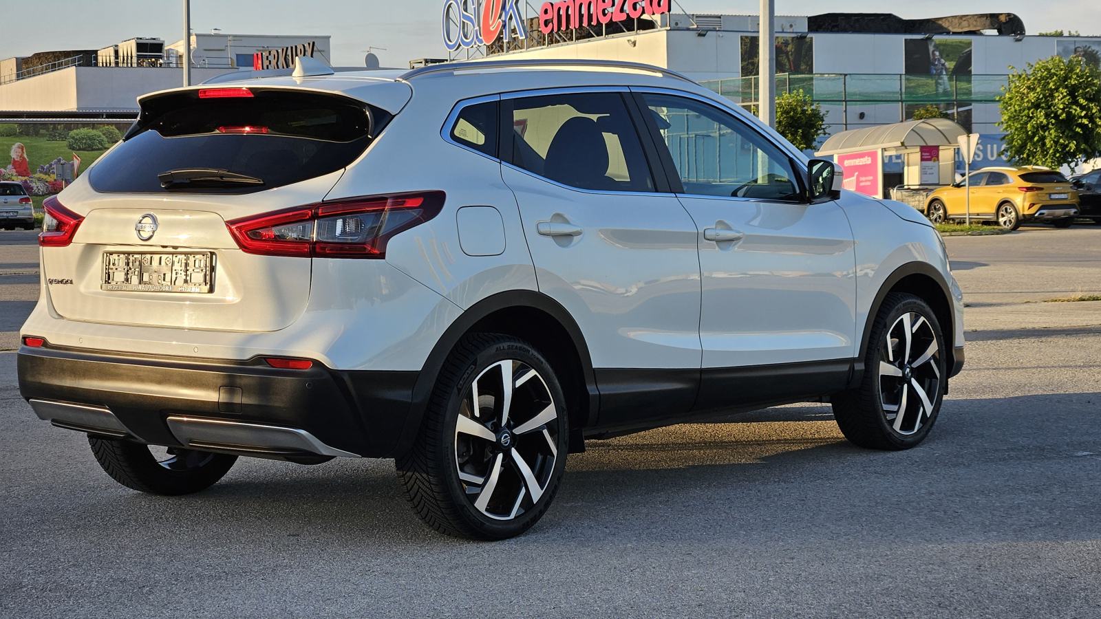 Nissan Qashqai 1,2 DIG-T**TEKNA PLUS 78 TKM XENON NAVI KAM.PANORAMA*, fotografija 7