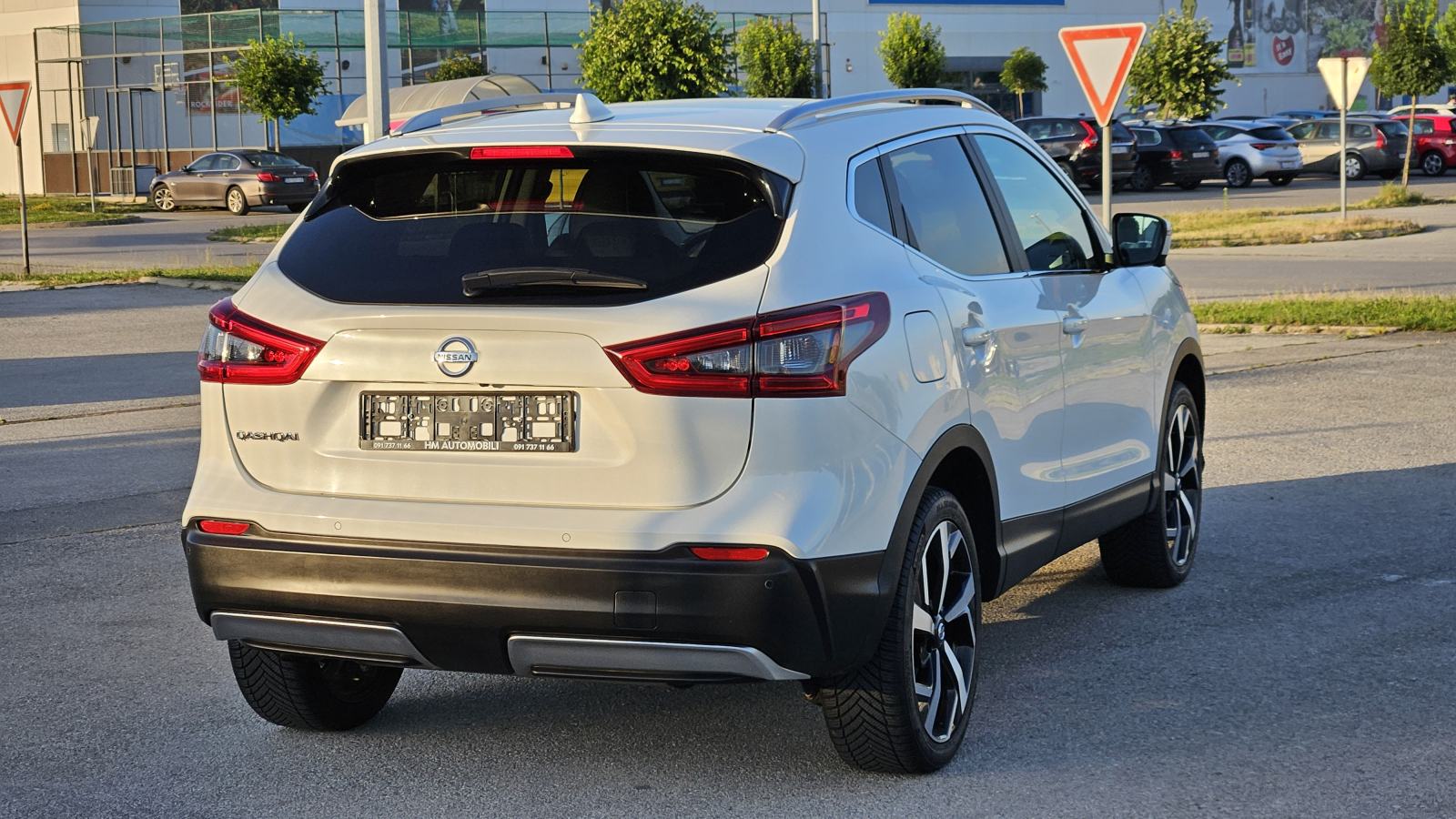 Nissan Qashqai 1,2 DIG-T**TEKNA PLUS 78 TKM XENON NAVI KAM.PANORAMA*, fotografija 6