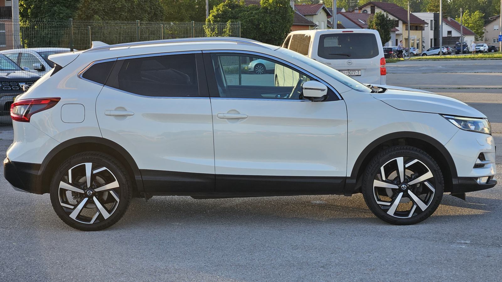 Nissan Qashqai 1,2 DIG-T**TEKNA PLUS 78 TKM XENON NAVI KAM.PANORAMA*, fotografija 8