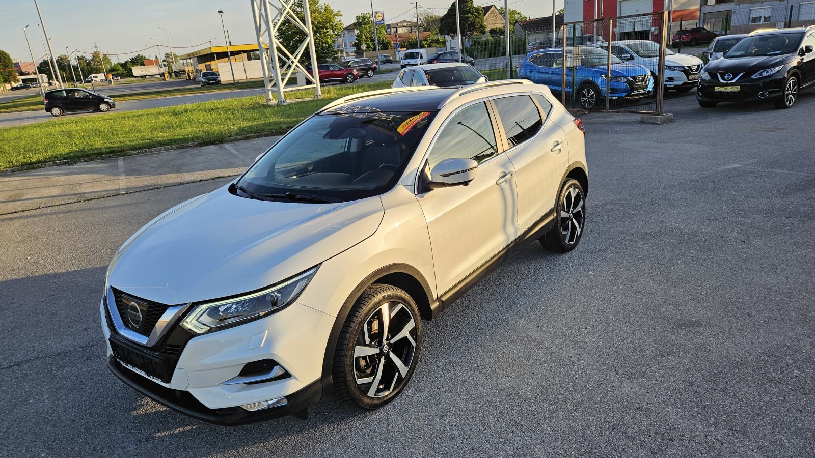 Nissan Qashqai 1,2 DIG-T**TEKNA PLUS 78 TKM XENON NAVI KAM.PANORAMA*, fotografija 12