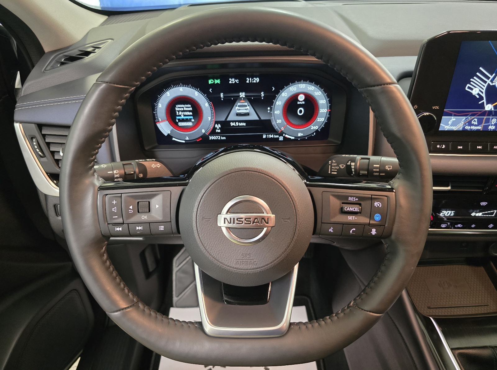 Nissan Qashqai 1,3 DIG-T Premiere Edition LED/PANO/HEAD-UP/NAV/360KAM, fotografija 13