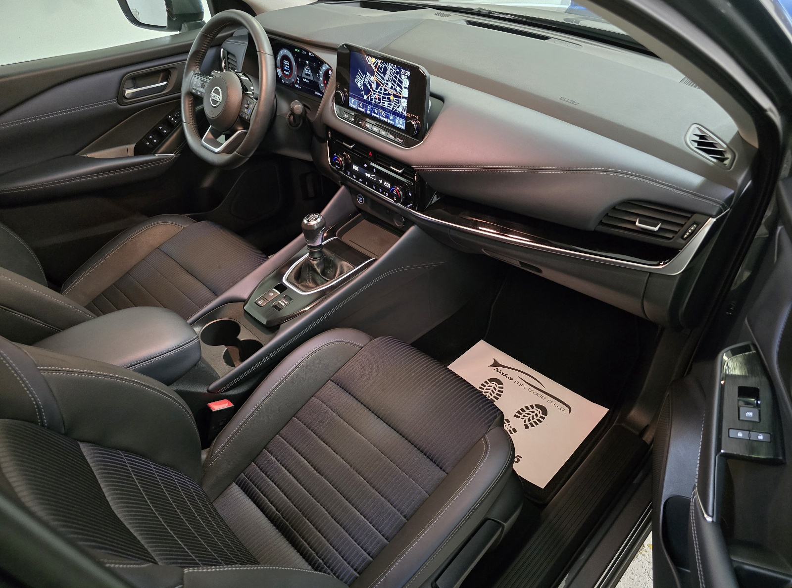 Nissan Qashqai 1,3 DIG-T Premiere Edition LED/PANO/HEAD-UP/NAV/360KAM, fotografija 18