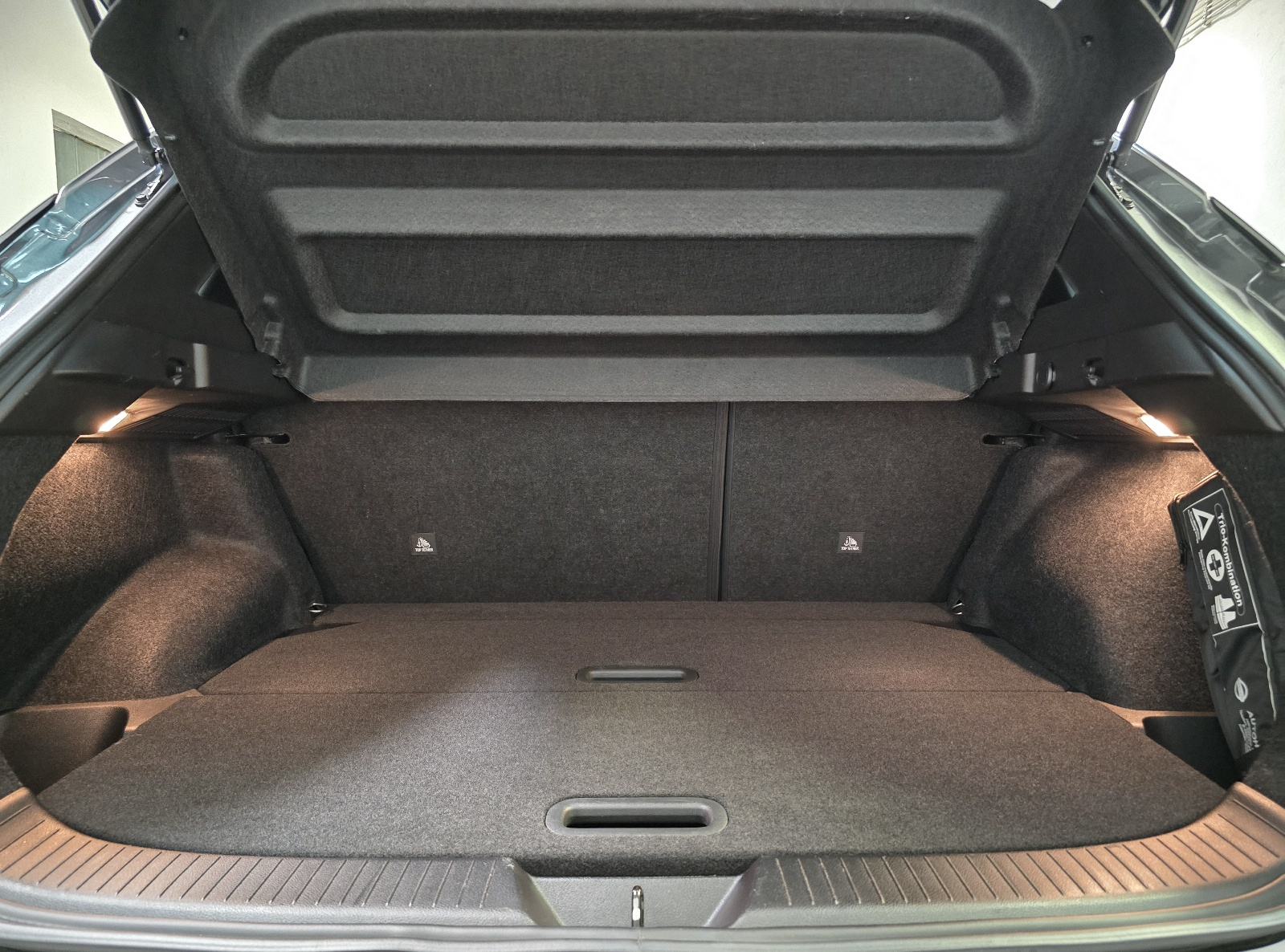 Nissan Qashqai 1,3 DIG-T Premiere Edition LED/PANO/HEAD-UP/NAV/360KAM, fotografija 20