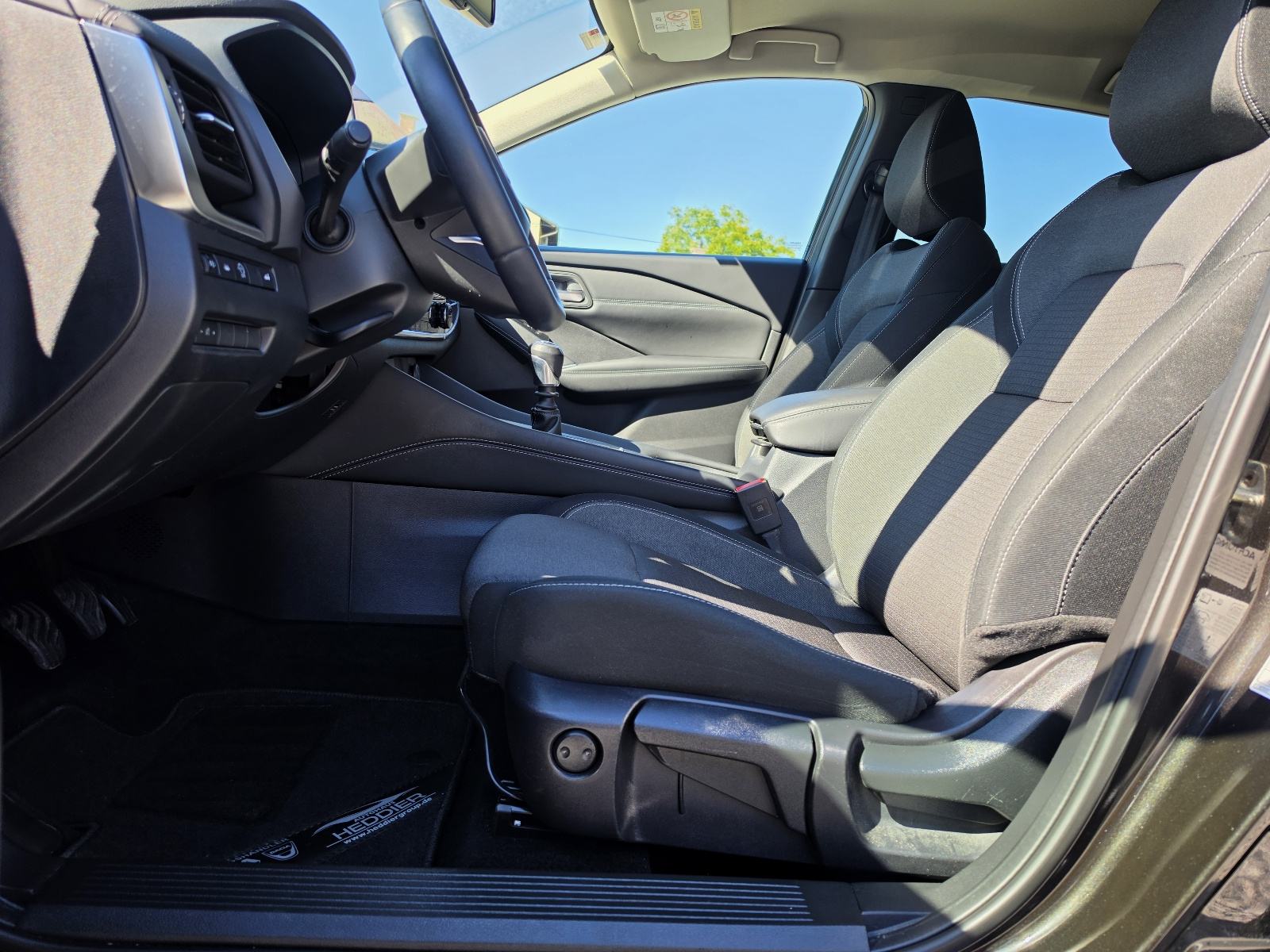 Nissan Qashqai 1.3 MHEV 22TKM,SERV.,NAVI.,LED,ALU.,KAM.360,VIRT.,N CON, fotografija 17