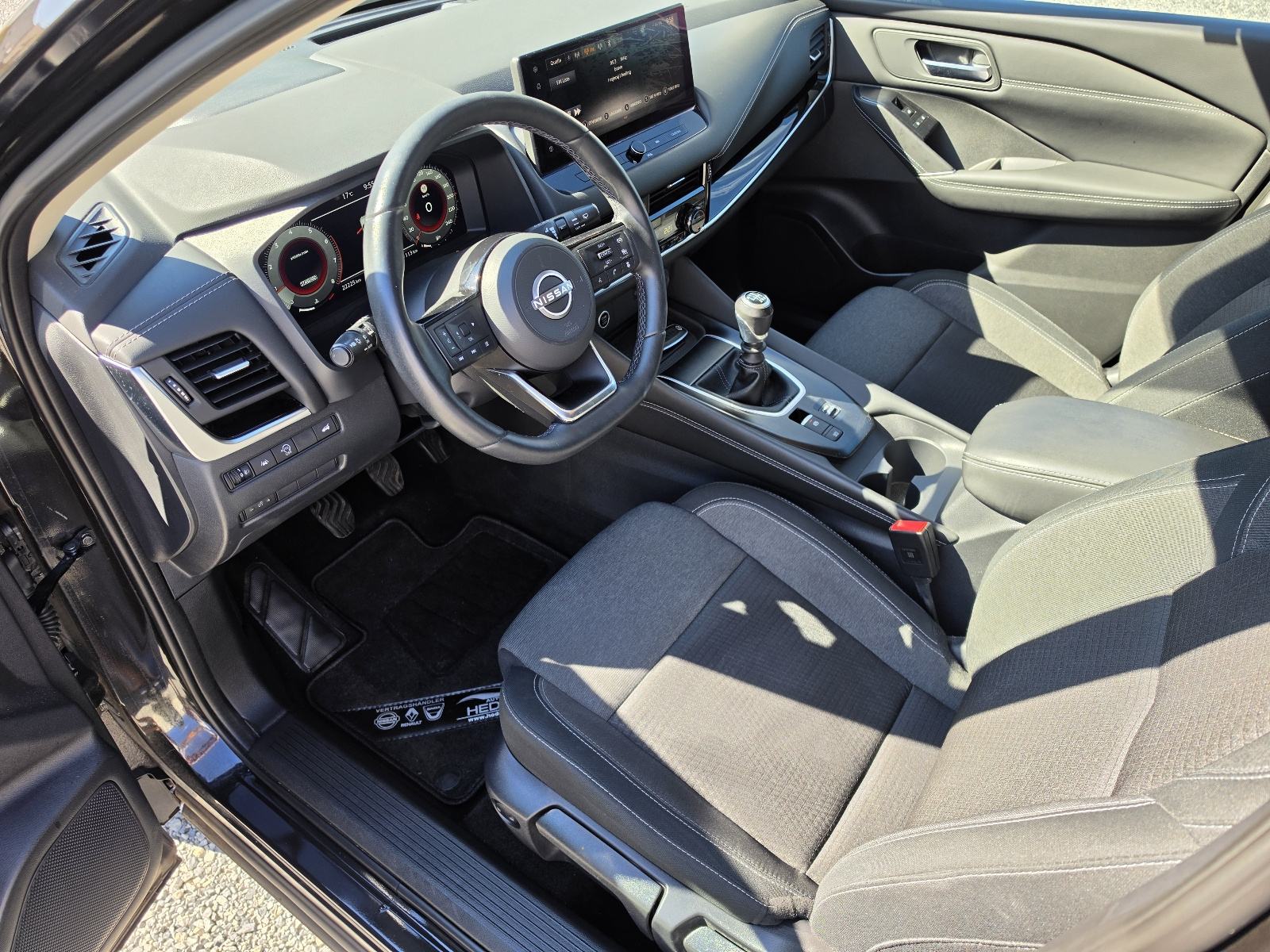 Nissan Qashqai 1.3 MHEV 22TKM,SERV.,NAVI.,LED,ALU.,KAM.360,VIRT.,N CON, fotografija 16