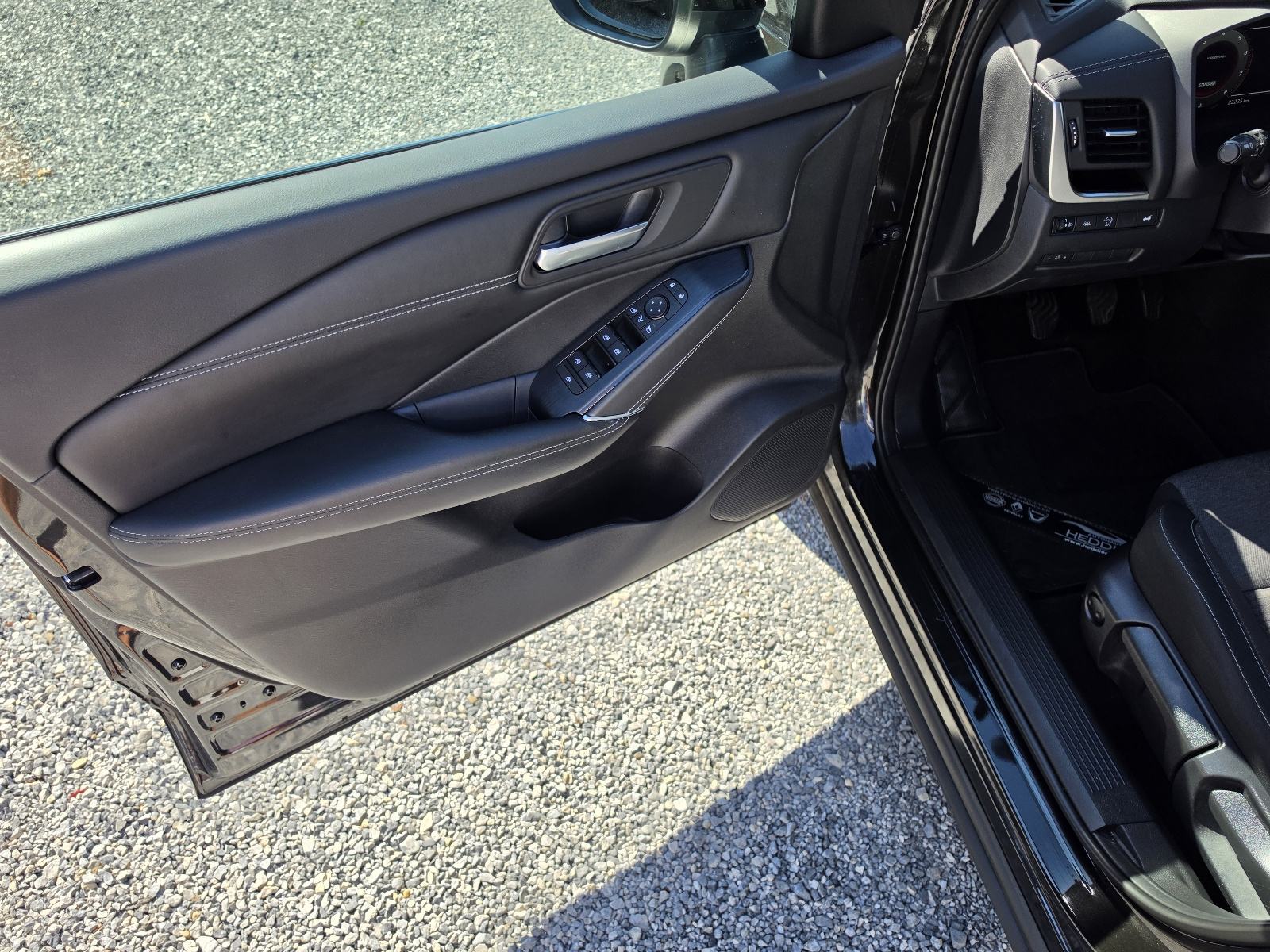 Nissan Qashqai 1.3 MHEV 22TKM,SERV.,NAVI.,LED,ALU.,KAM.360,VIRT.,N CON, fotografija 18
