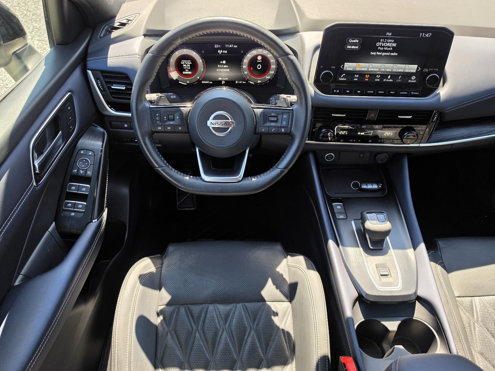Nissan Qashqai 1.3 MHEV 48TKM,SERV.,NAVI.,LED,KAM.360,PANO,KOŽA,TEKNA+, fotografija 9