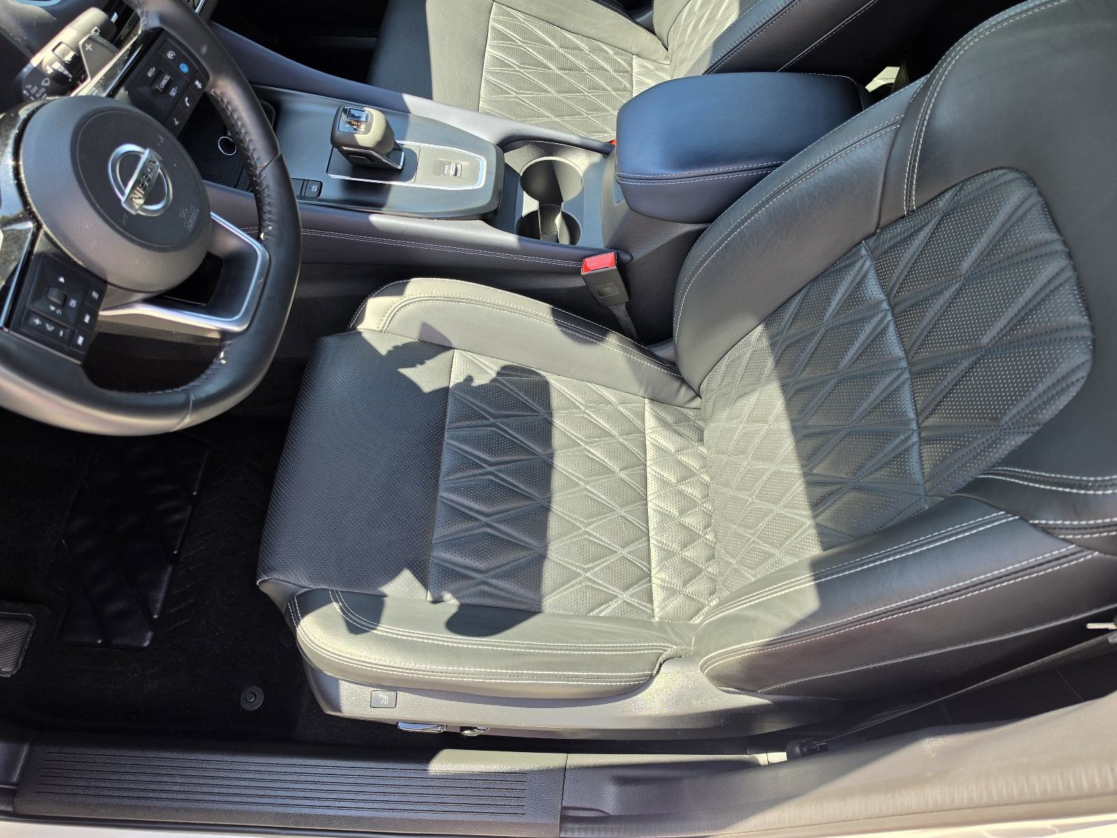 Nissan Qashqai 1.3 MHEV 48TKM,SERV.,NAVI.,LED,KAM.360,PANO,KOŽA,TEKNA+, fotografija 16
