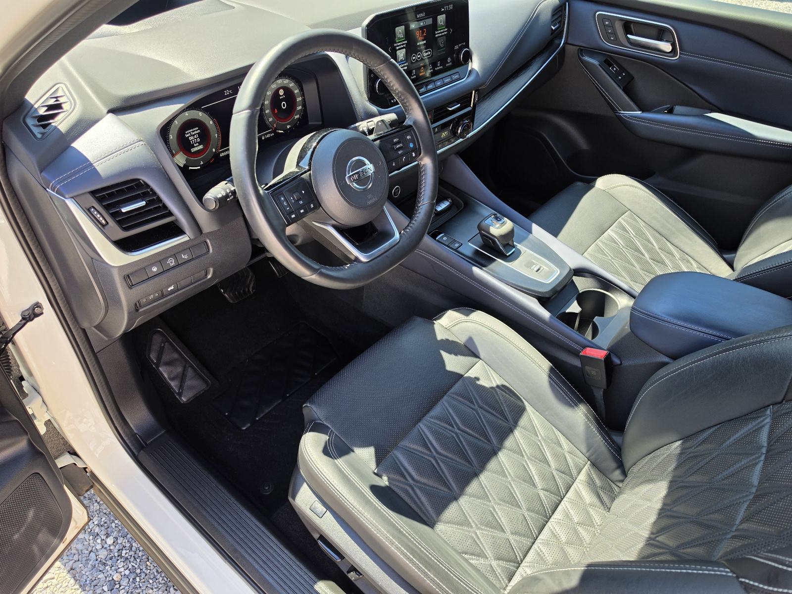 Nissan Qashqai 1.3 MHEV 48TKM,SERV.,NAVI.,LED,KAM.360,PANO,KOŽA,TEKNA+, fotografija 17