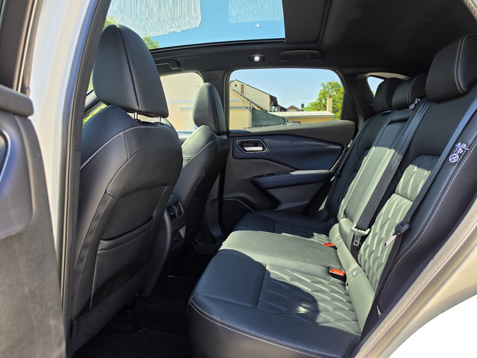 Nissan Qashqai 1.3 MHEV 48TKM,SERV.,NAVI.,LED,KAM.360,PANO,KOŽA,TEKNA+, fotografija 20