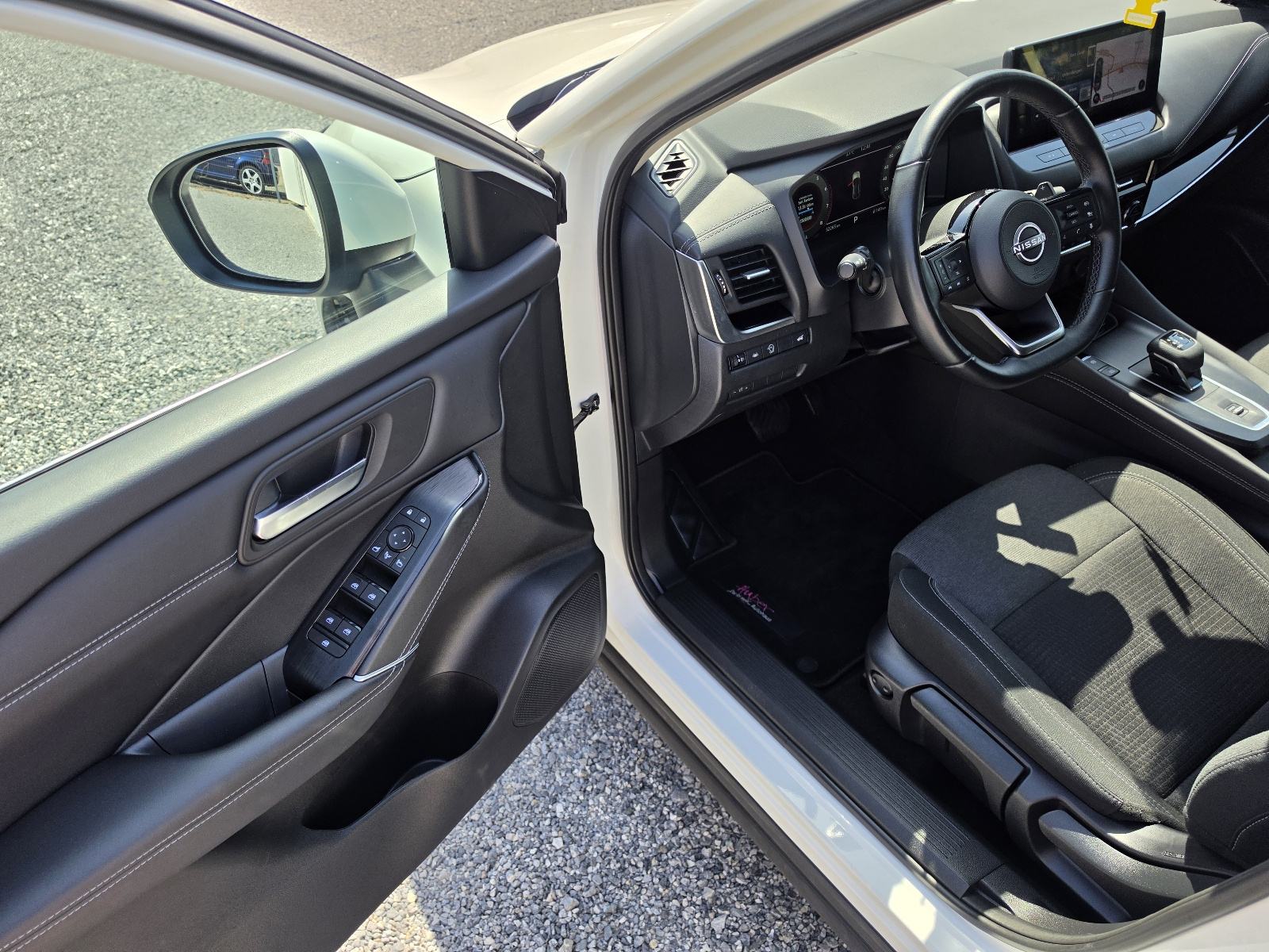 Nissan Qashqai 1.3 MHEV 52TKM,SERV.,NAVI.,LED,VIRT,PDC,KAM.360,PERLA,N, fotografija 18