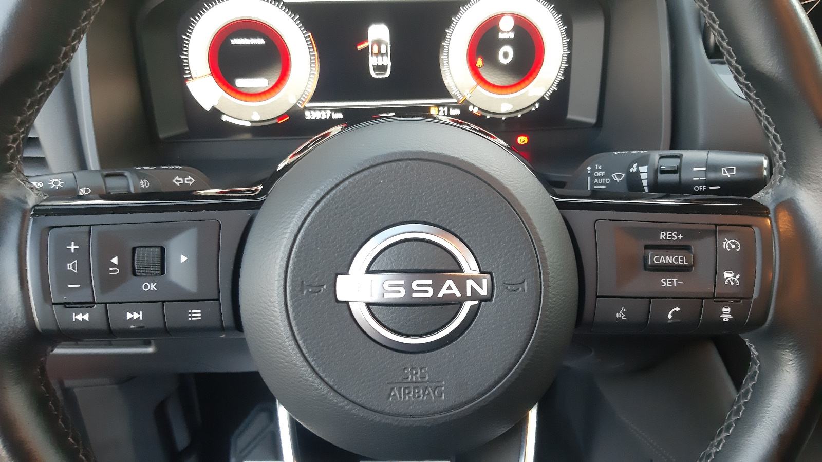 Nissan Qashqai 1.3-N CONNECTA-DVOBOJAN-KAMERA 360-VELIKA MEDIA-LED, fotografija 17