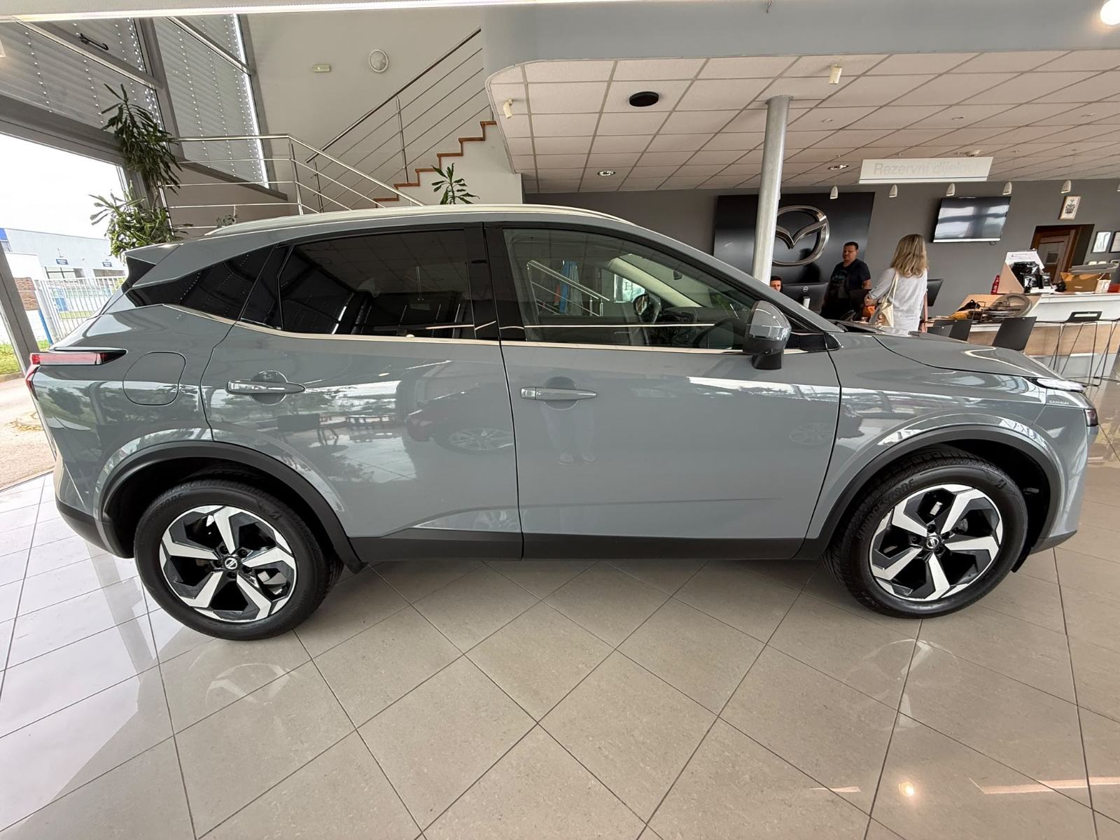 Nissan Qashqai 1.3 140 PS MHEV N-CONNECTA/NAVI/KAMERA 360/SERVISNA, fotografija 8