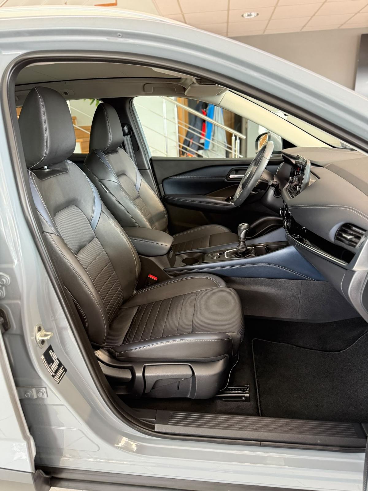 Nissan Qashqai 1.3 140 PS MHEV N-CONNECTA/NAVI/KAMERA 360/SERVISNA, fotografija 13