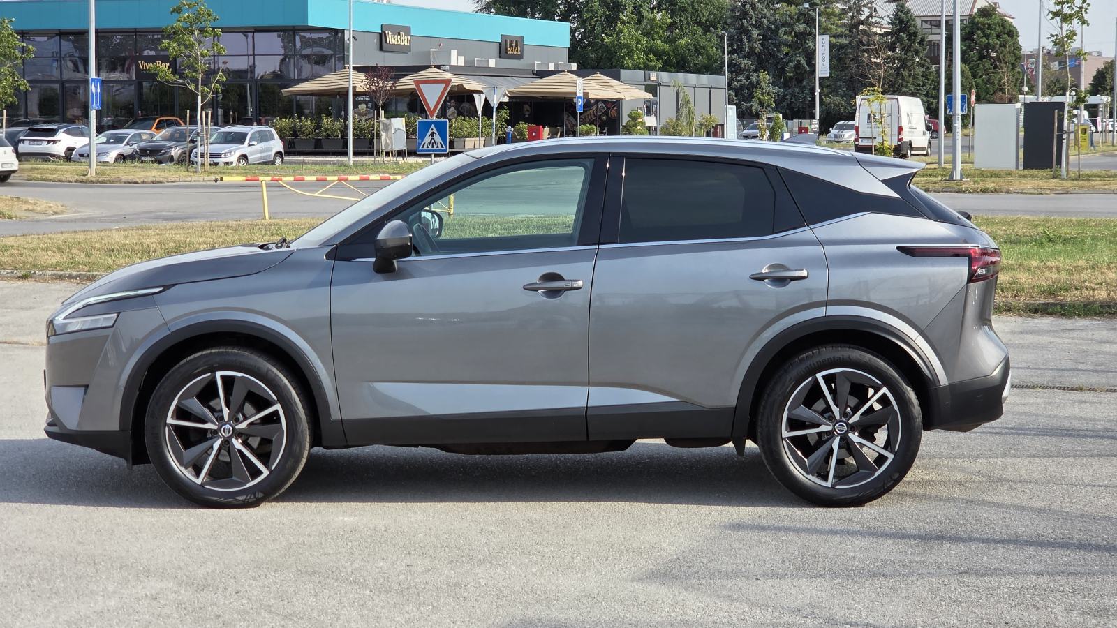 Nissan Qashqai 1.3 TEKNA PLUS 89TKM SERV LED NAVI KAMERA PANORAMA VIRT, fotografija 4
