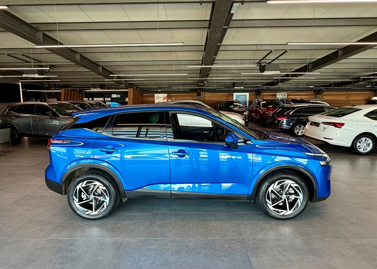 Nissan Qashqai 1.3 DIG-T NAVI •VIRTUAL • ALU 16"• KAMERA • LEASING, fotografija 9