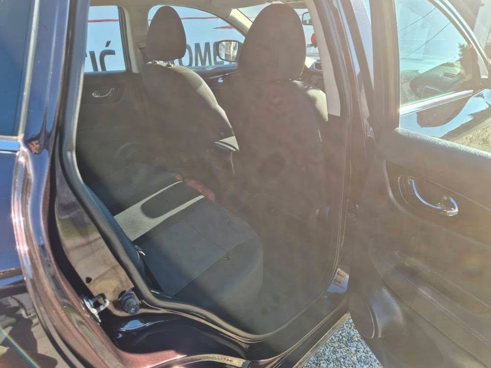 Nissan Qashqai 1,5 dCi 360,klima,veliki i mali servis,reg 4/27,odličan, fotografija 5