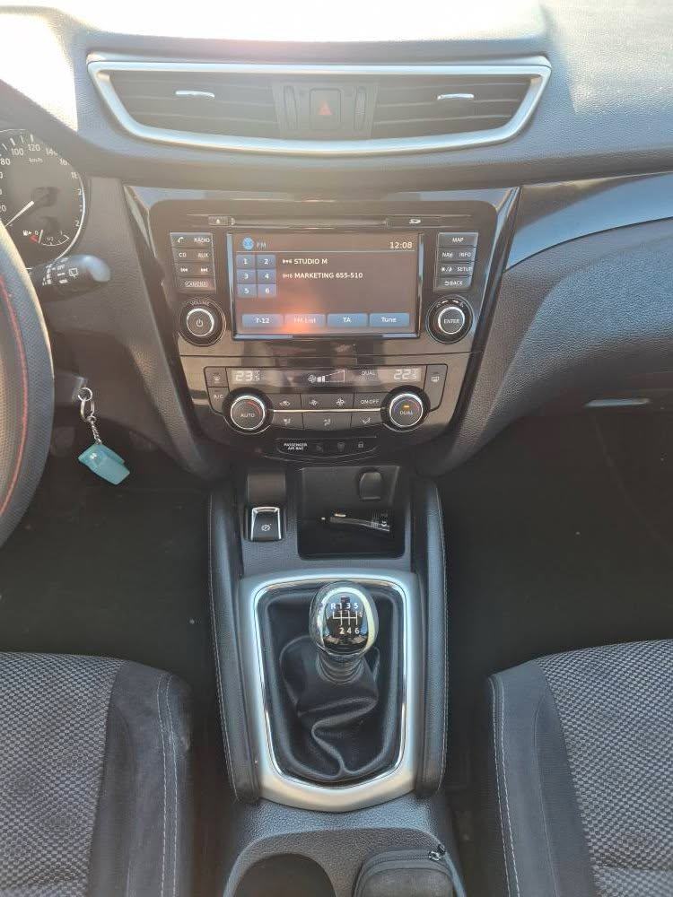 Nissan Qashqai 1,5 dCi 360,klima,veliki i mali servis,reg 4/27,odličan, fotografija 9