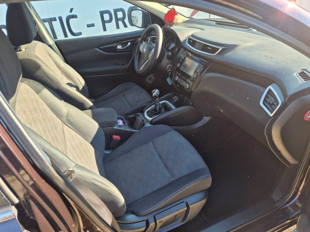 Nissan Qashqai 1,5 dCi 360,klima,veliki i mali servis,reg 4/27,odličan, fotografija 12