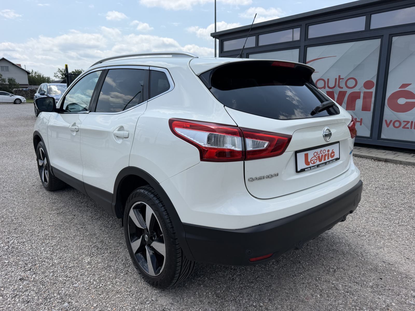 Nissan Qashqai 1,5 dCi Tekna - NAVIGACIJA - KAMERA 360 - GARANCIJA, fotografija 5