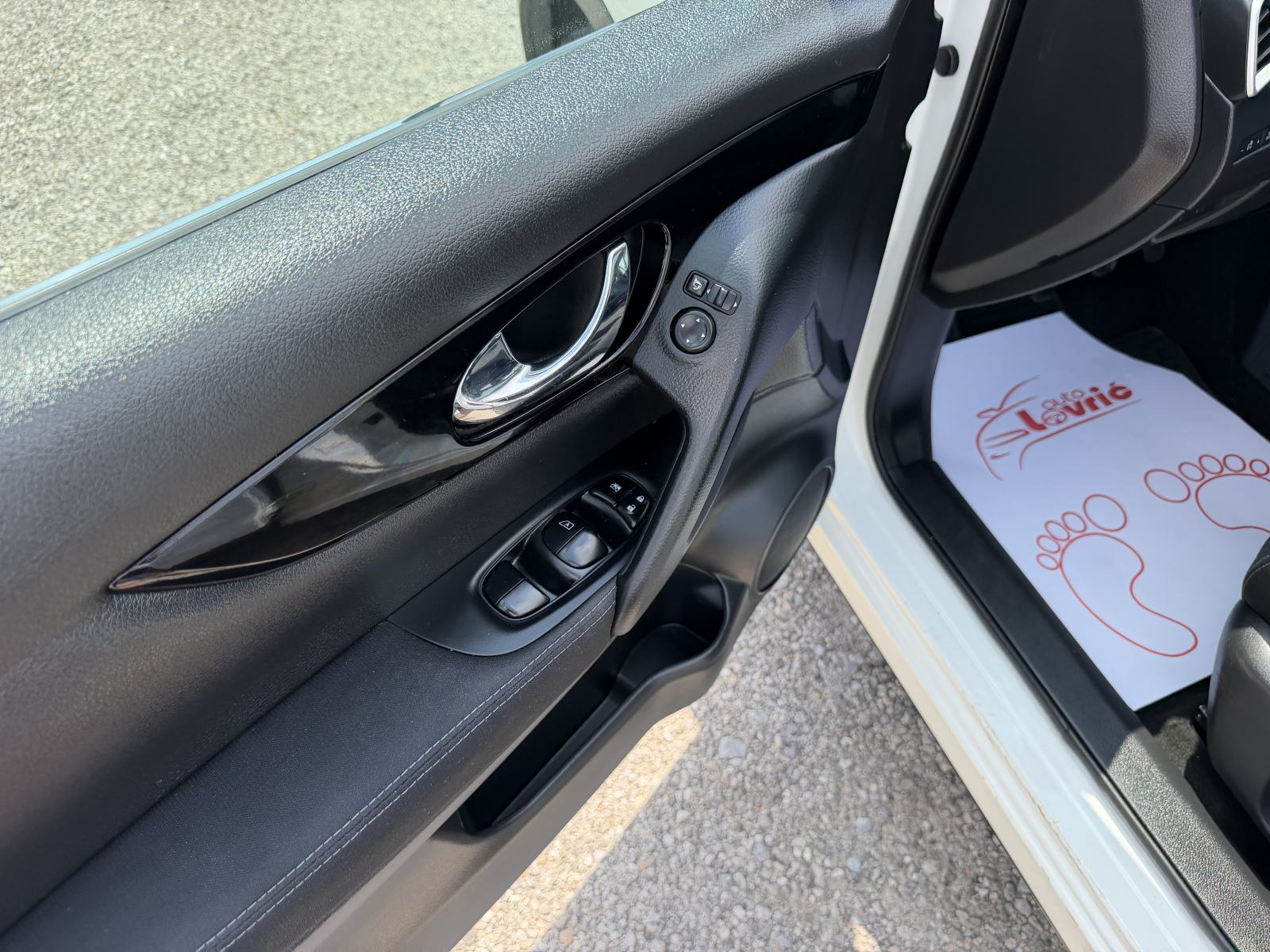 Nissan Qashqai 1,5 dCi Tekna - NAVIGACIJA - KAMERA 360 - GARANCIJA, fotografija 14