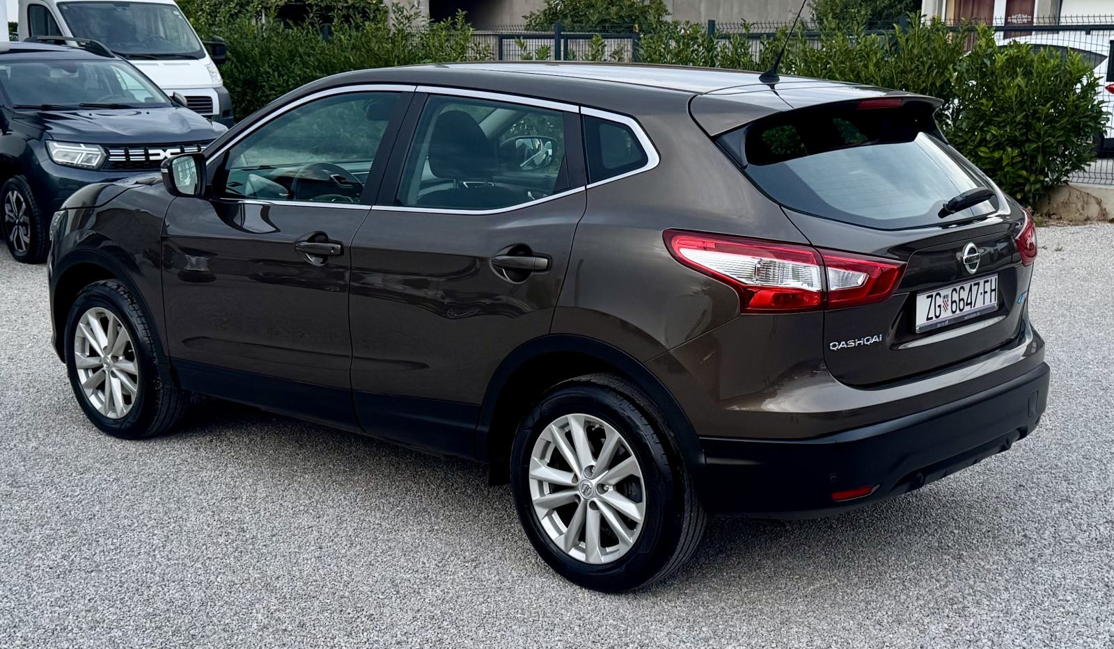 Nissan Qashqai 1,5 dCi = 88 000 km = Kupljen nov u HR -- 1. VLASNIK, fotografija 4