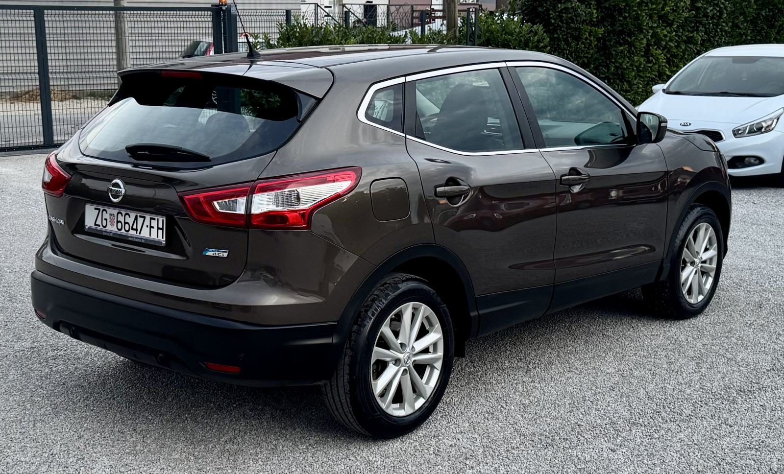 Nissan Qashqai 1,5 dCi = 88 000 km = Kupljen nov u HR -- 1. VLASNIK, fotografija 5