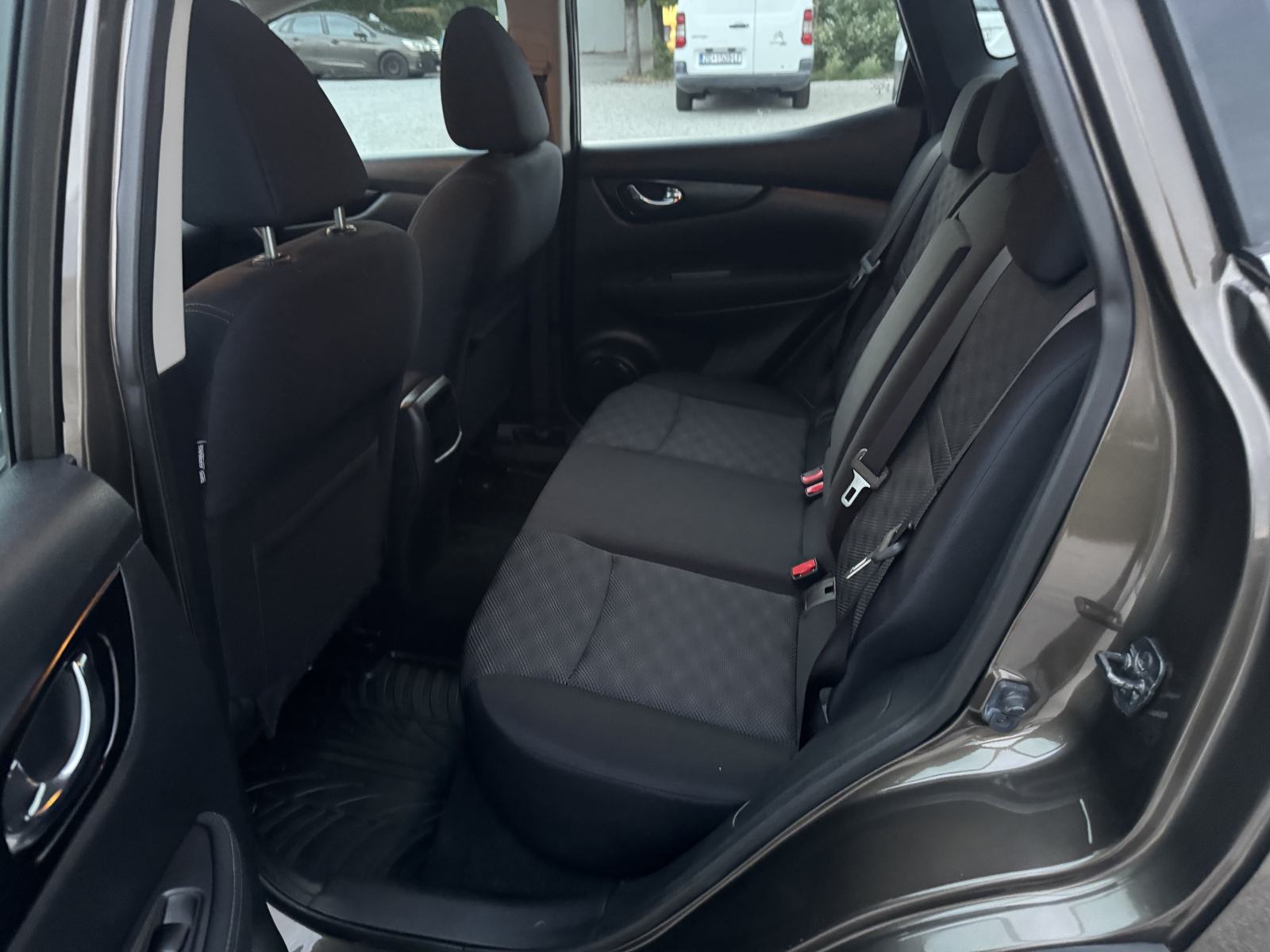 Nissan Qashqai 1,5 dCi = 88 000 km = Kupljen nov u HR -- 1. VLASNIK, fotografija 12